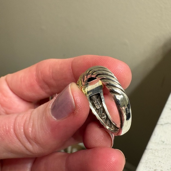 David Yurman Elegant Two-Tone Women's Ring - Picture 3 of 5